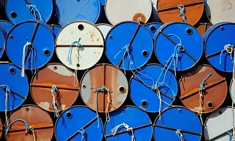 Giá dầu thế giới tăng mạnh trước nguy cơ gián đoạn nguồn cung từ Iran