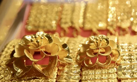 Giá vàng thế giới và trong nước bật tăng mạnh