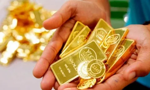 Giá vàng tiếp tục giảm sâu, nhà đầu tư đua nhau bán