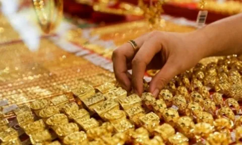 Giá vàng giảm mạnh trong phiên giao dịch cuối năm Tân Sửu