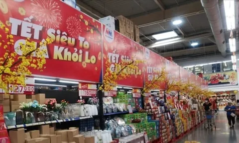 Nhiều siêu thị Hà Nội mở cửa xuyên Tết