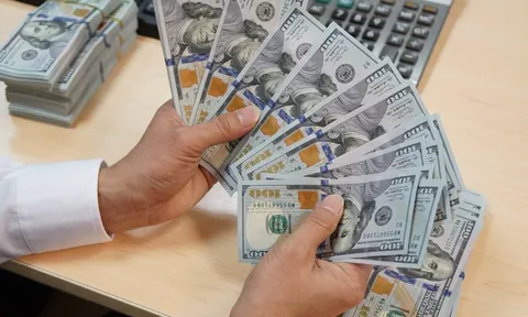 Giá USD ngân hàng tiếp tục tăng mạnh, lên mức cao nhất lịch sử