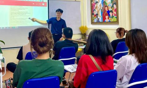 Giáo viên dạy thêm ngoài nhà trường phải đóng thuế như thế nào?