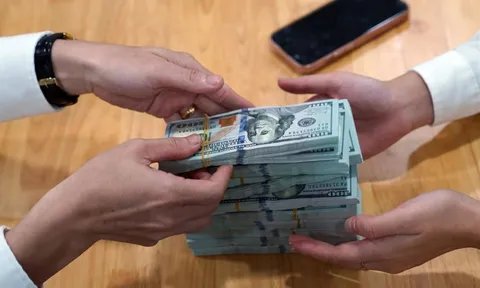 Giá USD ngân hàng bất ngờ giảm mạnh