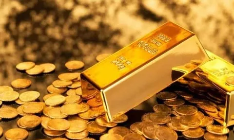 Giá vàng hôm nay ngày 28/2/2022: Vàng thế giới tăng dựng đứng, trong nước đứng im