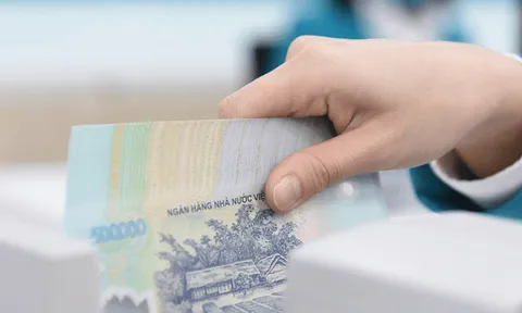 Ngân hàng rao bán nhiều khoản nợ lạ lùng