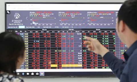 Dòng tiền hụt hơi, VN-Index giảm nhẹ 3 điểm