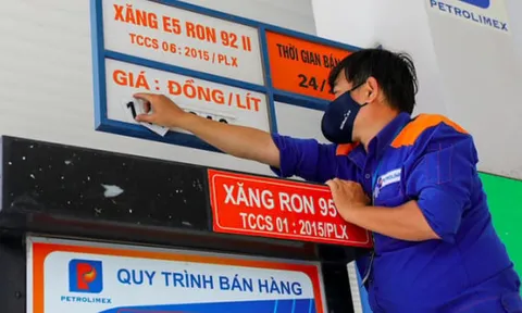 Giá xăng RON 95 tăng hơn 2.000 đồng/lít