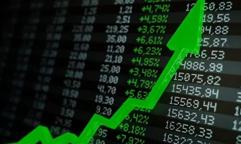 Dòng tiền sôi động giúp VN-Index tăng gần 8 điểm