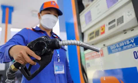 Bộ Công Thương đề nghị giảm thuế đến 2.000 đồng/lít với xăng, dầu