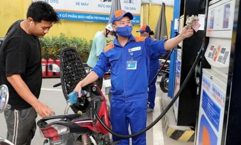 Mỗi lít xăng tăng thêm hơn 400 đồng