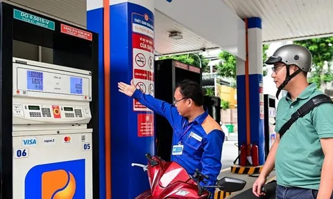 Giá xăng giảm xuống dưới 30.000 đồng/lít