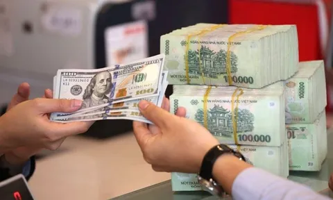 Giá USD đi xuống, thị trường tự do mất mốc 28.000 đồng