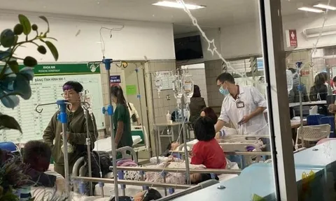 Hơn 50 học sinh tiểu học ở Hà Nội có biểu hiện ngộ độc, buồn nôn