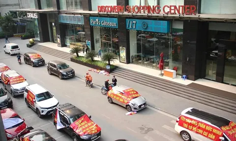 Khốn khổ bán hàng ở tòa nhà tranh chấp