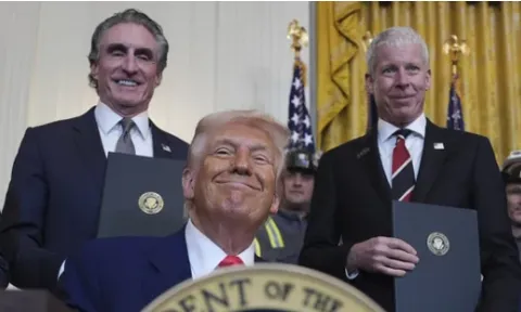 TT Trump dừng áp thuế đối ứng 90 ngày, tăng thuế với Trung Quốc lên 125%