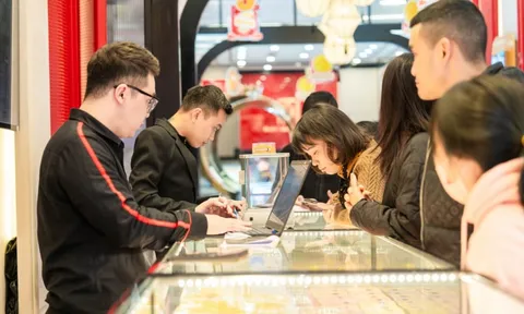 Giá vàng hôm nay 13/4: Vàng nhẫn vượt 172 triệu/lượng