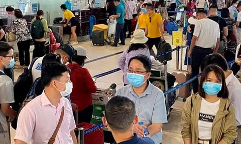 Giá máy bay tăng chóng mặt, người dân cân nhắc điểm du lịch dịp nghỉ lễ 30/4 -1/5