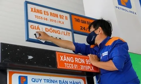 Giá xăng tăng đồng loạt, RON 95 vượt 25.000 đồng/lít