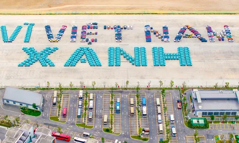 Gần 400 xe điện VinFast tạo biểu tượng "Vì Việt Nam Xanh", mở màn ấn tượng tại ngày hội Xanh lớn nhất Việt Nam
