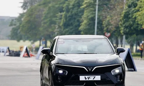 Gia đình trẻ “chốt” VinFast VF 7 để được thảnh thơi trên mọi hành trình