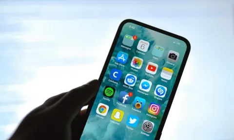 Apple sẽ ra mắt iPhone có màn hình tràn viền hoàn toàn vào năm 2024