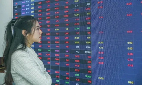 Chứng khoán trước kỳ nghỉ lễ: Bluechip thất thế, penny lên ngôi