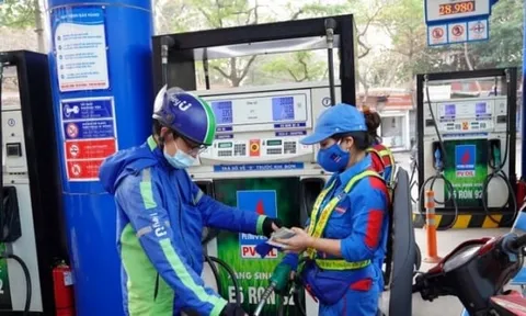 Giá xăng, dầu tăng giảm trái chiều