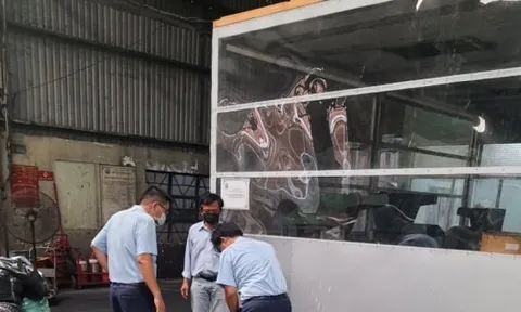 Tp.HCM: Thu giữ số lượng lớn thực phẩm đông lạnh không rõ nguồn gốc