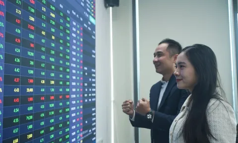 Dòng tiền trở lại, VN-Index bứt phá dứt khoát