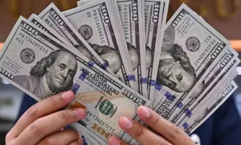 Giá USD ngân hàng đi xuống, thị trường tự do lao dốc