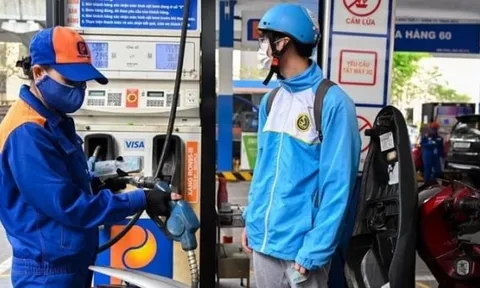 Giá xăng, dầu đồng loạt giảm đến 1.400 đồng/lít