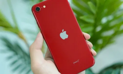 iPhone SE 2022 giảm giá mạnh dù mới chính thức lên kệ