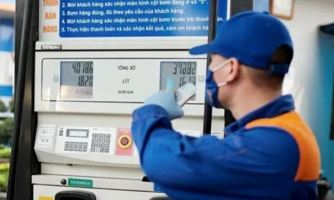 Giá xăng dự kiến giảm vào ngày mai