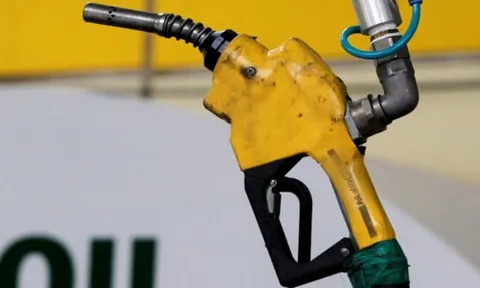 Giá dầu thế giới tăng mạnh hơn 4%