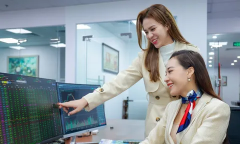 Dòng tiền 'nóng' đổ vào VIC – VHM, VN-Index vượt mốc 1300 điểm