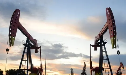 Giá dầu WTI và Brent cùng giảm