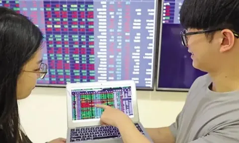 VN-Index đảo chiều tăng gần 4 điểm nhờ nhóm cổ phiếu vừa và nhỏ