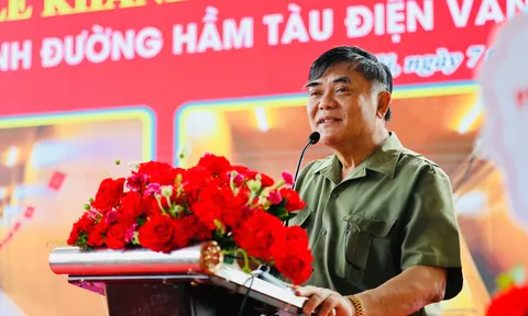 Đại gia "Đường bia" đề xuất làm dự án tàu dát vàng chạy tuyến Metro Văn Cao - Hòa lạc