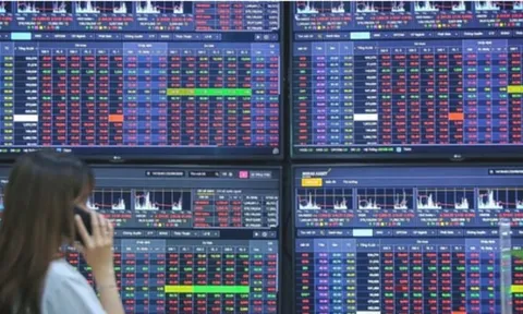 Thanh khoản sụt giảm, VN-Index mất hơn 1 điểm