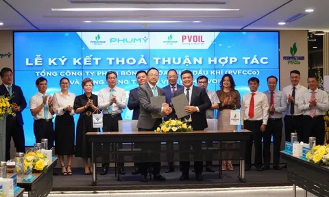 PVFCCo - Phú Mỹ và PVOIL ký kết thỏa thuận hợp tác trong lĩnh vực dịch vụ, thương mại và hóa chất
