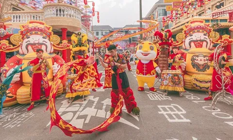 Biển người đổ về phía đông Hà Nội khám phá ‘Hong Kong thu nhỏ’