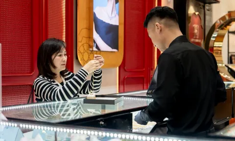 Giá vàng hôm nay 19/6: Giảm nhẹ bất chấp 'cú rơi' của vàng thế giới