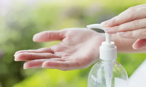 Thu hồi lô sữa rửa tay Dr. Clean Hand Wash hương táo vì chứa chất cấm