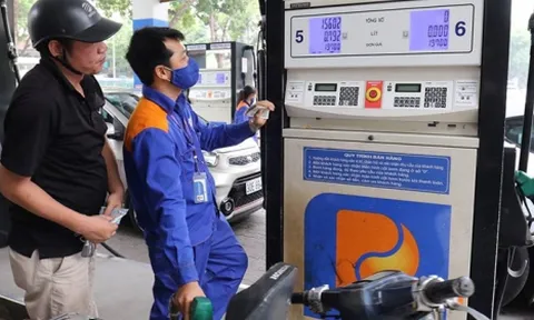 Giá xăng trong nước hôm nay có thể tăng đến 500 đồng/lít