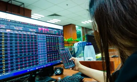 Lăng kính chứng khoán 21/6: Tiếp tục dao động trong biên độ 1100-1115