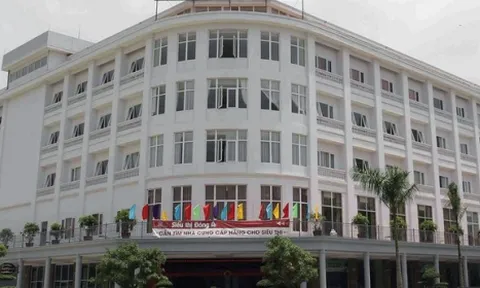 Tập đoàn Khách sạn Đông Á bị phạt 120 triệu đồng vì chậm công bố thông tin