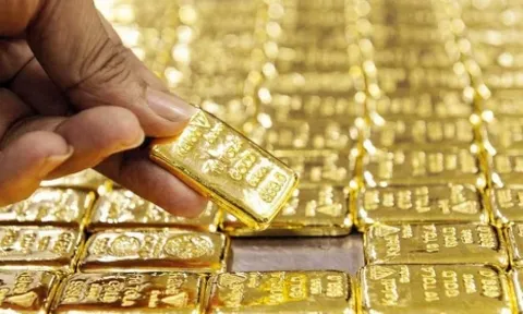 Giá vàng thế giới giảm, trong nước đi ngang