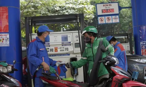 Giá xăng dầu hôm nay 8/7: Giá dầu thế giới giảm nhẹ