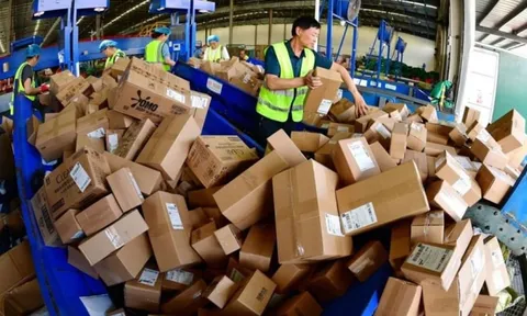 Hàng nhập khẩu dưới 1 triệu đồng sắp bị thu thuế VAT tự động